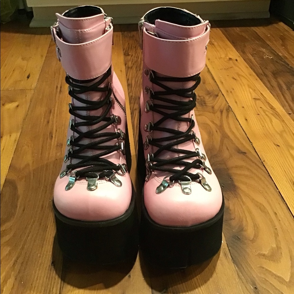 Demonia Kera-21’s (used)
